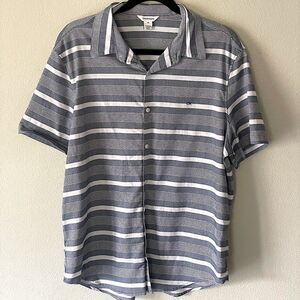 Calvin Klein Men’s Short-Sleeve, lightweight, Striped Golf Shirt. Size Large.